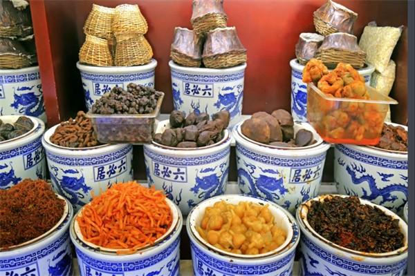 六必居的酱菜，酱制严格遵守规程，次料不用，操作不马虎