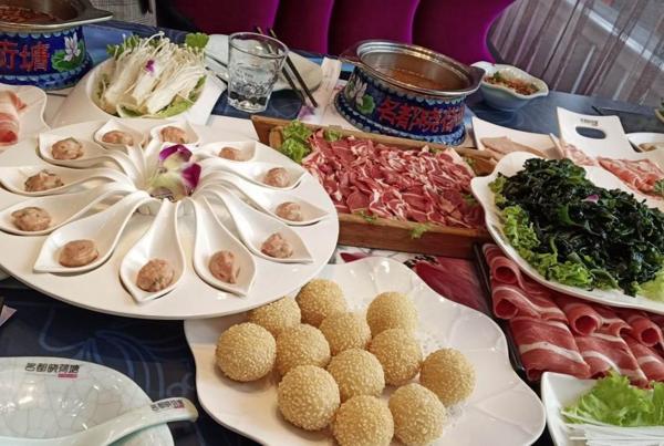 名都晓荷塘火锅加盟